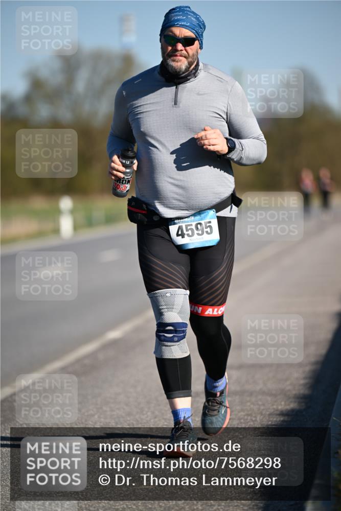 06.04.2025 - 44. Internationalen Wilhelmsburger Insellauf Dr. Thomas Lammeyer http://msf.ph/oto/7568298 06.04.2025 09:48:54 Laufen 12, 10, 3, 4595 meine-sportfotos.de
