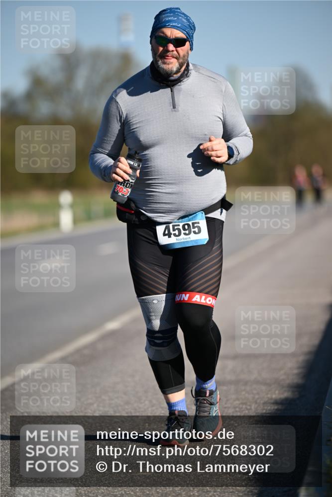 06.04.2025 - 44. Internationalen Wilhelmsburger Insellauf Dr. Thomas Lammeyer http://msf.ph/oto/7568302 06.04.2025 09:48:54 Laufen 12, 70, 3, 4595 meine-sportfotos.de