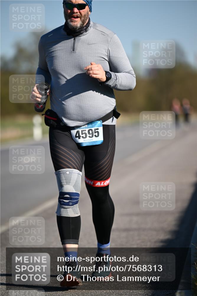 06.04.2025 - 44. Internationalen Wilhelmsburger Insellauf Dr. Thomas Lammeyer http://msf.ph/oto/7568313 06.04.2025 09:48:54 Laufen 4595 meine-sportfotos.de