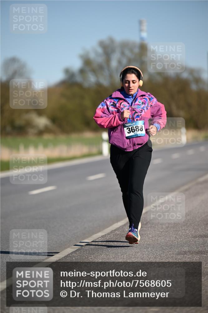 06.04.2025 - 44. Internationalen Wilhelmsburger Insellauf Dr. Thomas Lammeyer http://msf.ph/oto/7568605 06.04.2025 09:49:39 Laufen 3688 meine-sportfotos.de