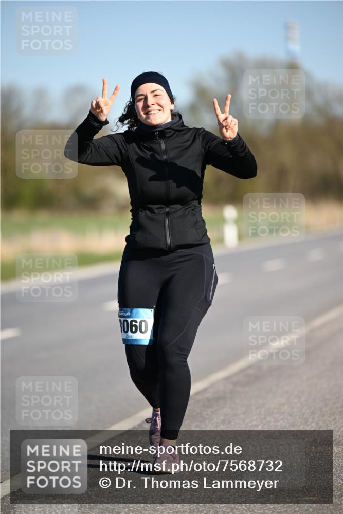 06.04.2025 - 44. Internationalen Wilhelmsburger Insellauf Dr. Thomas Lammeyer http://msf.ph/oto/7568732 06.04.2025 09:50:00 Laufen 1060 meine-sportfotos.de