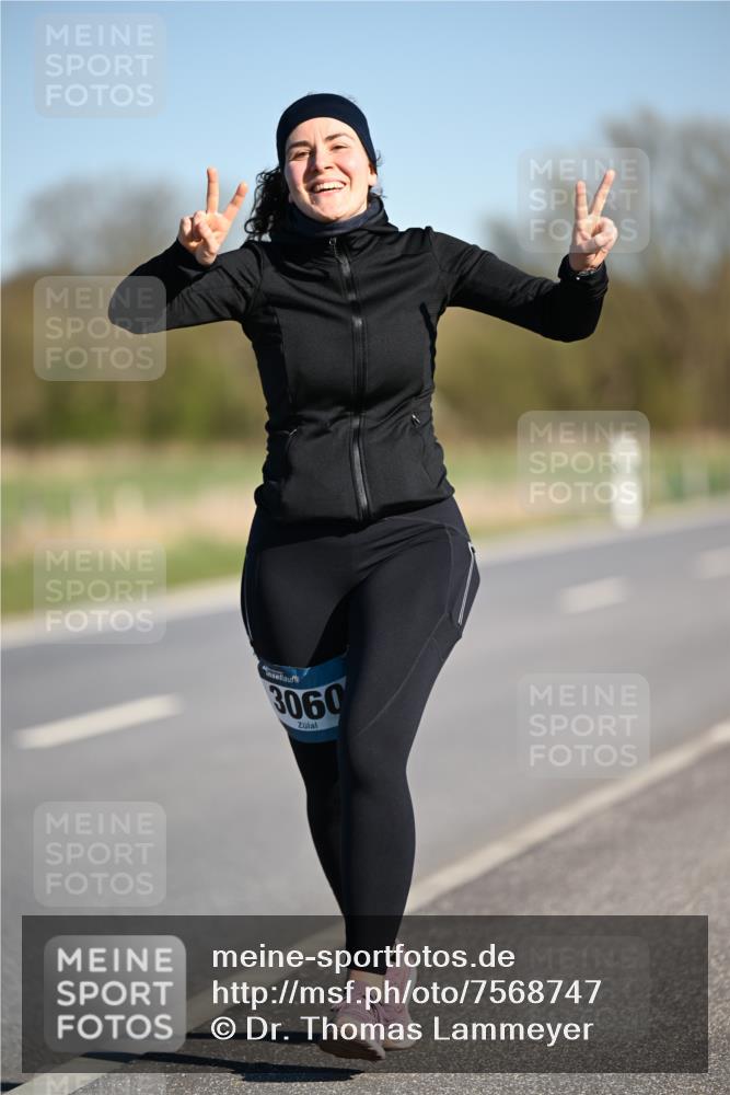 06.04.2025 - 44. Internationalen Wilhelmsburger Insellauf Dr. Thomas Lammeyer http://msf.ph/oto/7568747 06.04.2025 09:50:00 Laufen 3060 meine-sportfotos.de
