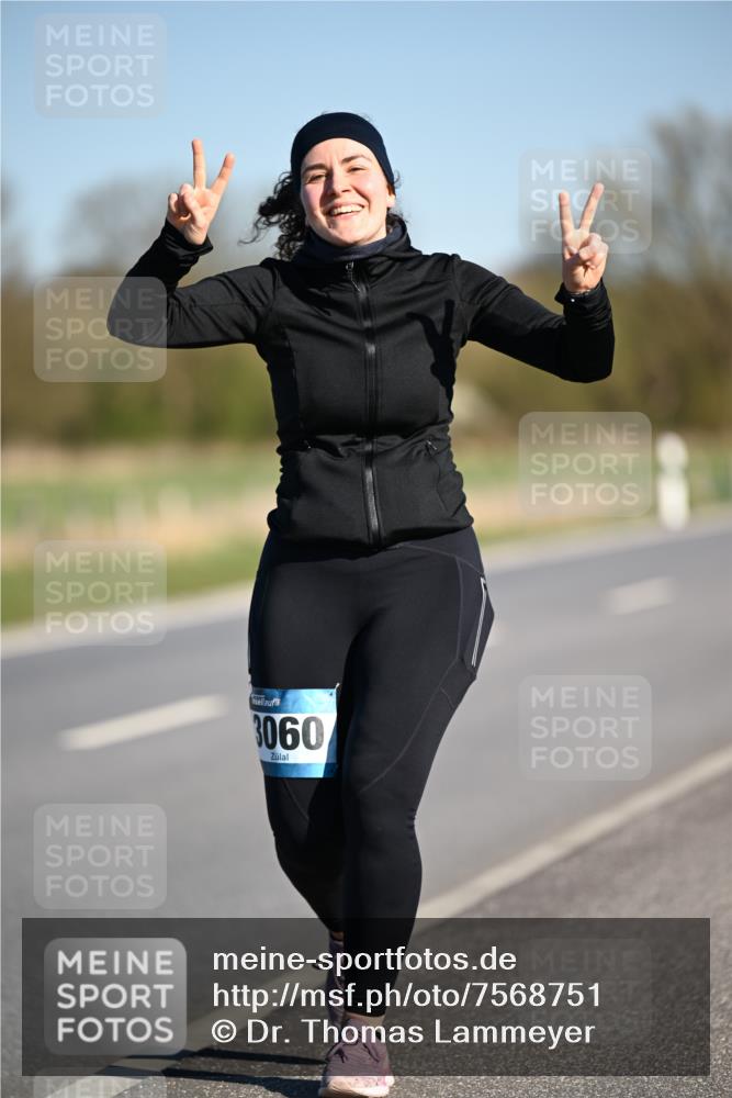 06.04.2025 - 44. Internationalen Wilhelmsburger Insellauf Dr. Thomas Lammeyer http://msf.ph/oto/7568751 06.04.2025 09:50:00 Laufen 3060 meine-sportfotos.de