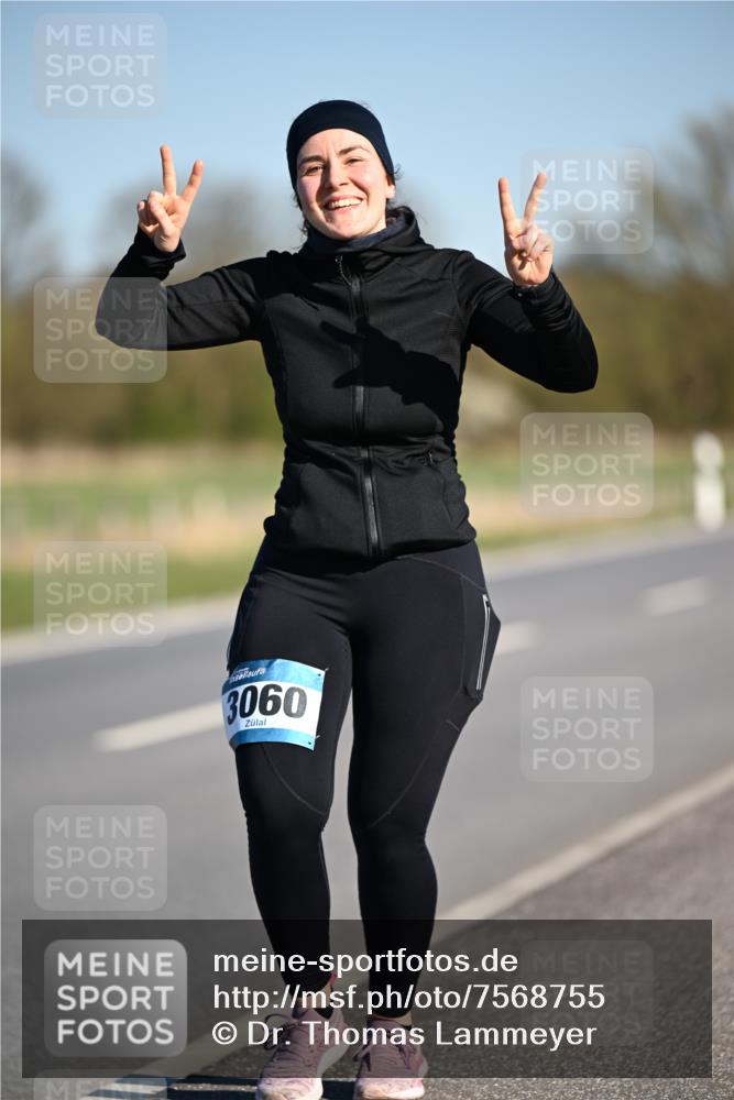 06.04.2025 - 44. Internationalen Wilhelmsburger Insellauf Dr. Thomas Lammeyer http://msf.ph/oto/7568755 06.04.2025 09:50:00 Laufen 3060 meine-sportfotos.de