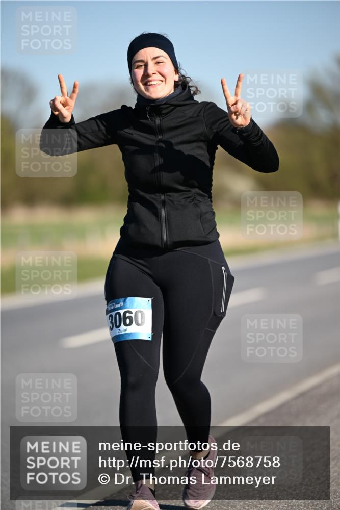06.04.2025 - 44. Internationalen Wilhelmsburger Insellauf Dr. Thomas Lammeyer http://msf.ph/oto/7568758 06.04.2025 09:50:00 Laufen 3060 meine-sportfotos.de