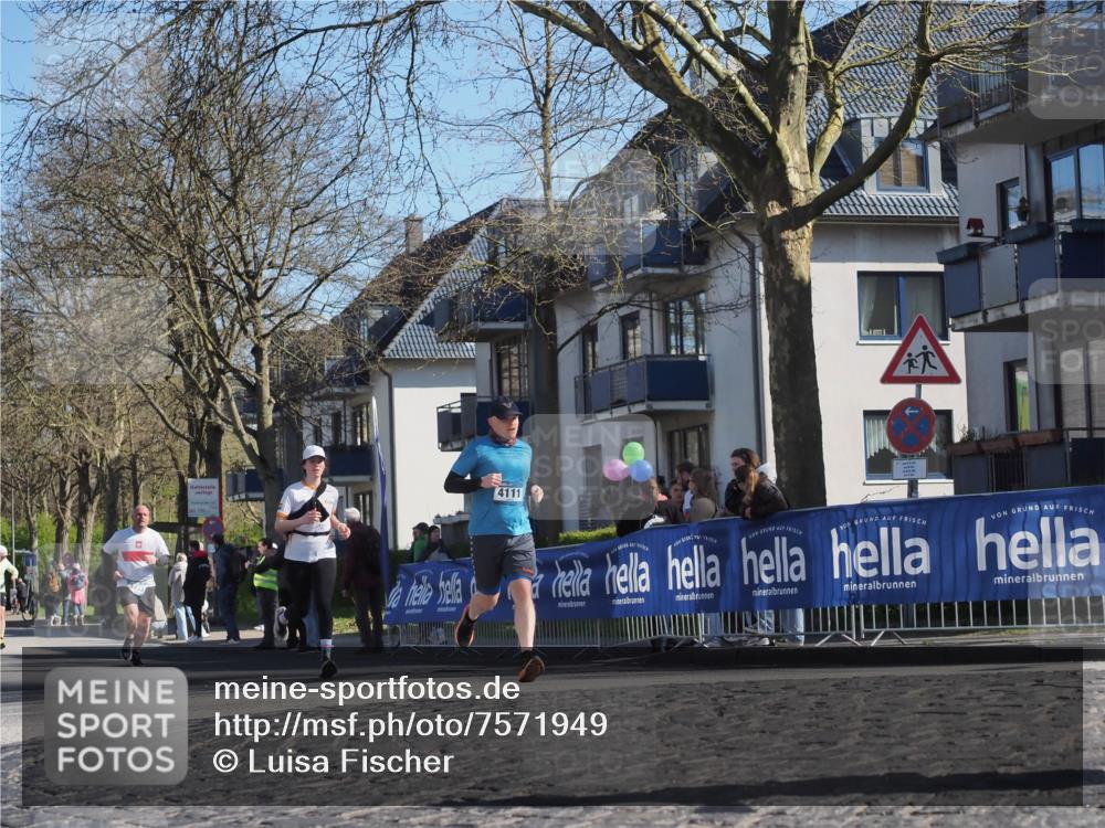 06.04.2025 - 44. Internationalen Wilhelmsburger Insellauf Luisa Fischer http://msf.ph/oto/7571949 06.04.2025 10:41:03 Ziel 4111 meine-sportfotos.de
