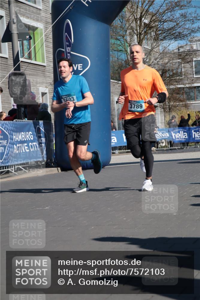 06.04.2025 - 44. Internationalen Wilhelmsburger Insellauf A. Gomolzig http://msf.ph/oto/7572103 06.04.2025 10:44:57 Ziel 3603, 3789, 4480 meine-sportfotos.de