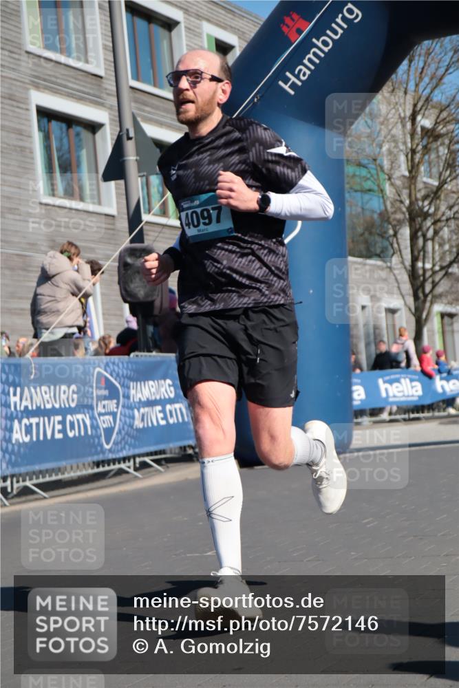 06.04.2025 - 44. Internationalen Wilhelmsburger Insellauf A. Gomolzig http://msf.ph/oto/7572146 06.04.2025 10:44:50 Ziel 3893, 4097, 4480 meine-sportfotos.de