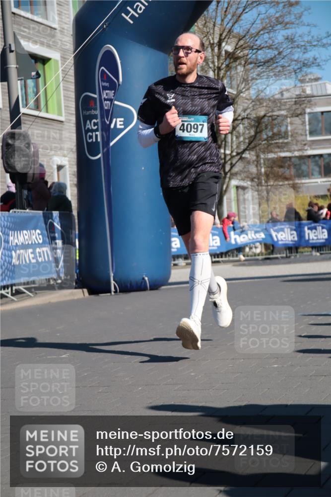 06.04.2025 - 44. Internationalen Wilhelmsburger Insellauf A. Gomolzig http://msf.ph/oto/7572159 06.04.2025 10:44:49 Ziel 3498, 3893, 4097, 4480 meine-sportfotos.de