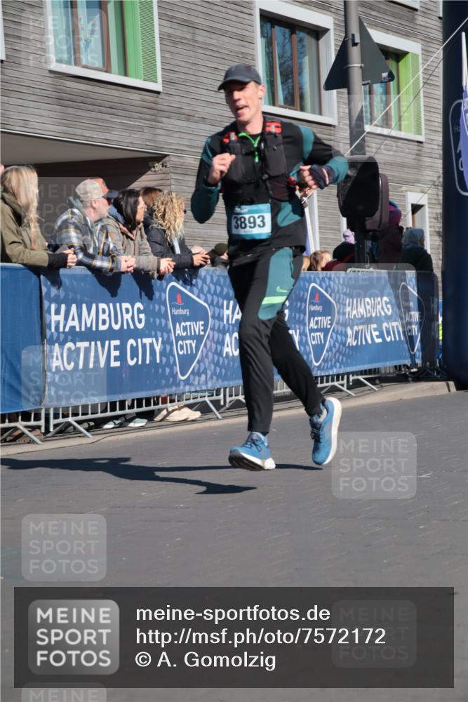 06.04.2025 - 44. Internationalen Wilhelmsburger Insellauf A. Gomolzig http://msf.ph/oto/7572172 06.04.2025 10:44:46 Ziel 3498, 3893, 3916, 4097 meine-sportfotos.de