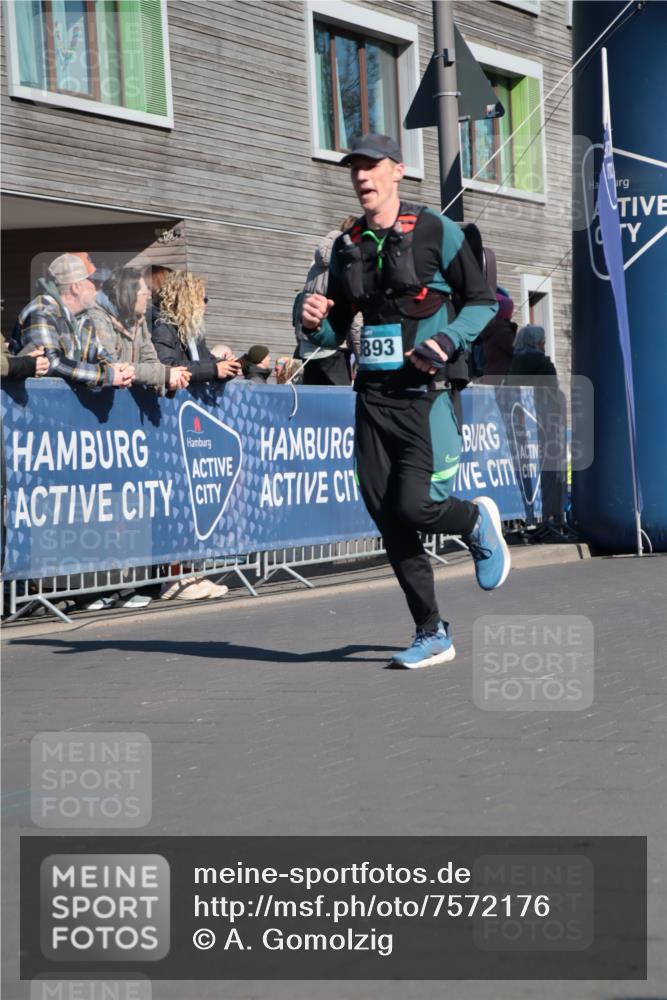 06.04.2025 - 44. Internationalen Wilhelmsburger Insellauf A. Gomolzig http://msf.ph/oto/7572176 06.04.2025 10:44:46 Ziel 3498, 3893, 3916, 4097 meine-sportfotos.de