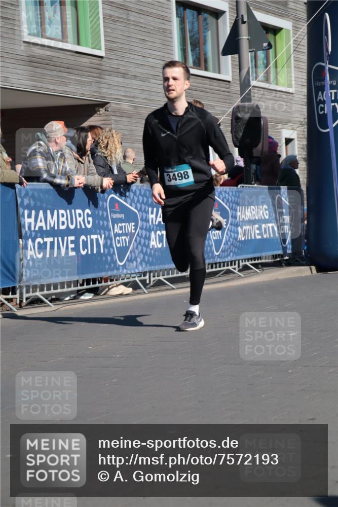 06.04.2025 - 44. Internationalen Wilhelmsburger Insellauf A. Gomolzig http://msf.ph/oto/7572193 06.04.2025 10:44:44 Ziel 3498, 3893, 3916, 4097 meine-sportfotos.de