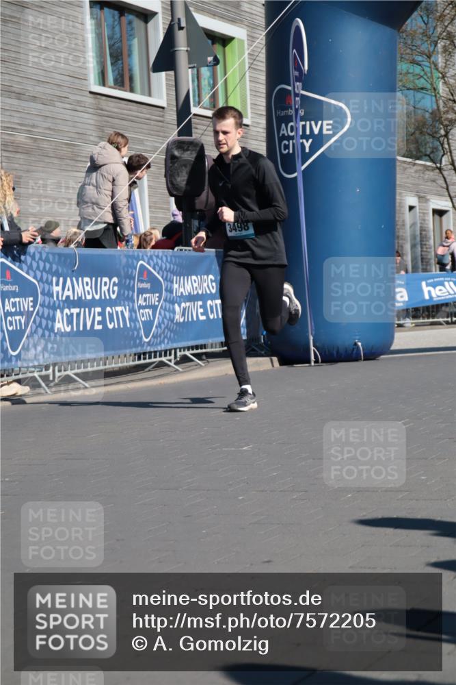 06.04.2025 - 44. Internationalen Wilhelmsburger Insellauf A. Gomolzig http://msf.ph/oto/7572205 06.04.2025 10:44:44 Ziel 3498, 3893, 3916, 4097 meine-sportfotos.de