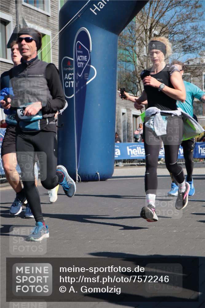 06.04.2025 - 44. Internationalen Wilhelmsburger Insellauf A. Gomolzig http://msf.ph/oto/7572246 06.04.2025 10:44:37 Ziel 3829, 3916, 3982, 4025, 4304, 4371, 4372, 5087, 5088 meine-sportfotos.de