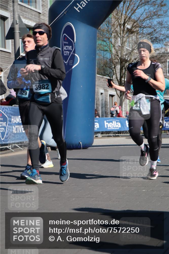 06.04.2025 - 44. Internationalen Wilhelmsburger Insellauf A. Gomolzig http://msf.ph/oto/7572250 06.04.2025 10:44:36 Ziel 3030, 3031, 3829, 3916, 3982, 4025, 4304, 4371, 4372, 5087, 5088 meine-sportfotos.de
