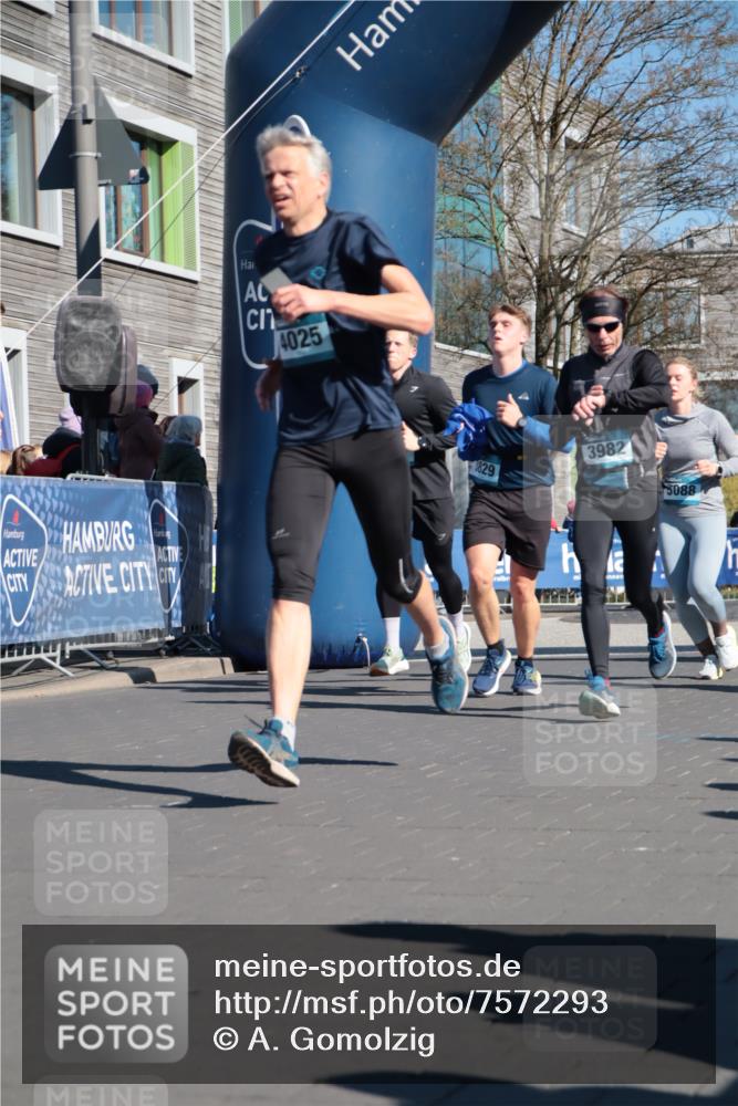 06.04.2025 - 44. Internationalen Wilhelmsburger Insellauf A. Gomolzig http://msf.ph/oto/7572293 06.04.2025 10:44:35 Ziel 3030, 3031, 3279, 3518, 3829, 3982, 4025, 4304, 4371, 4372, 4549, 5087, 5088 meine-sportfotos.de