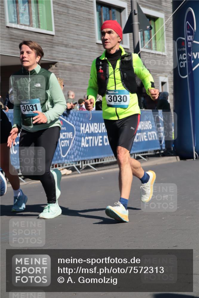 06.04.2025 - 44. Internationalen Wilhelmsburger Insellauf A. Gomolzig http://msf.ph/oto/7572313 06.04.2025 10:44:31 Ziel 3030, 3031, 3279, 3518, 3982, 4025, 4304, 4371, 4372, 4405, 4549, 5087, 5088 meine-sportfotos.de