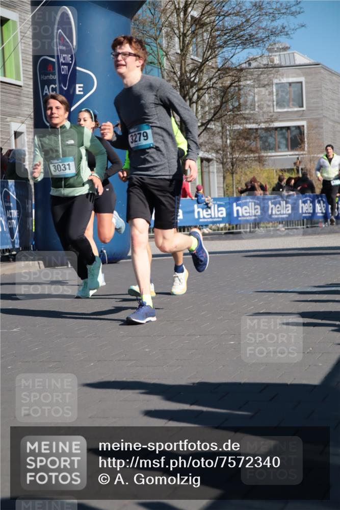 06.04.2025 - 44. Internationalen Wilhelmsburger Insellauf A. Gomolzig http://msf.ph/oto/7572340 06.04.2025 10:44:30 Ziel 3030, 3031, 3279, 3518, 4025, 4372, 4405, 4549 meine-sportfotos.de