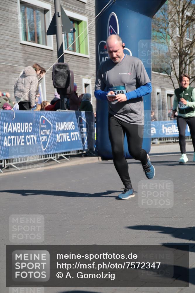 06.04.2025 - 44. Internationalen Wilhelmsburger Insellauf A. Gomolzig http://msf.ph/oto/7572347 06.04.2025 10:44:29 Ziel 3030, 3031, 3279, 3518, 4025, 4372, 4405, 4549 meine-sportfotos.de