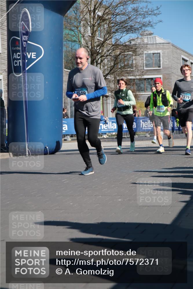 06.04.2025 - 44. Internationalen Wilhelmsburger Insellauf A. Gomolzig http://msf.ph/oto/7572371 06.04.2025 10:44:28 Ziel 3030, 3031, 3279, 3518, 4393, 4394, 4405, 4549 meine-sportfotos.de