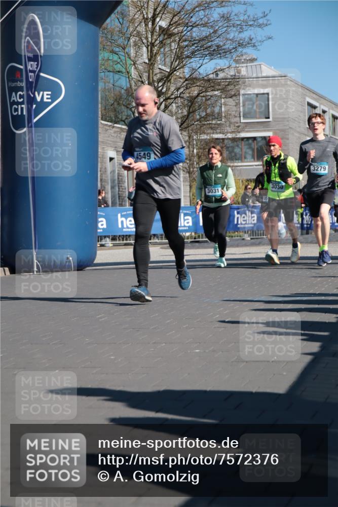 06.04.2025 - 44. Internationalen Wilhelmsburger Insellauf A. Gomolzig http://msf.ph/oto/7572376 06.04.2025 10:44:28 Ziel 3030, 3031, 3279, 3518, 4393, 4394, 4405, 4549 meine-sportfotos.de