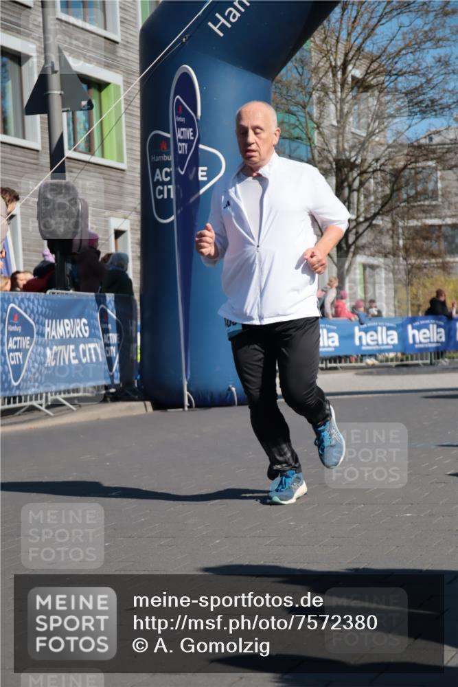 06.04.2025 - 44. Internationalen Wilhelmsburger Insellauf A. Gomolzig http://msf.ph/oto/7572380 06.04.2025 10:44:26 Ziel 3030, 3031, 3279, 3518, 4393, 4394, 4405, 4549 meine-sportfotos.de