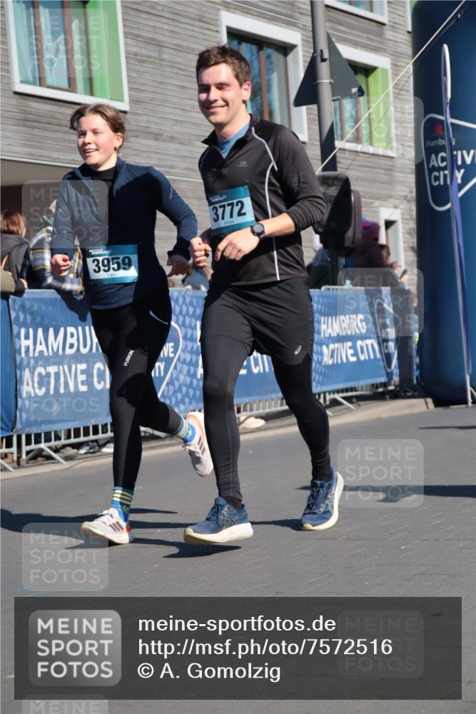 06.04.2025 - 44. Internationalen Wilhelmsburger Insellauf A. Gomolzig http://msf.ph/oto/7572516 06.04.2025 10:44:06 Ziel 3772, 3959, 4084, 4397 meine-sportfotos.de
