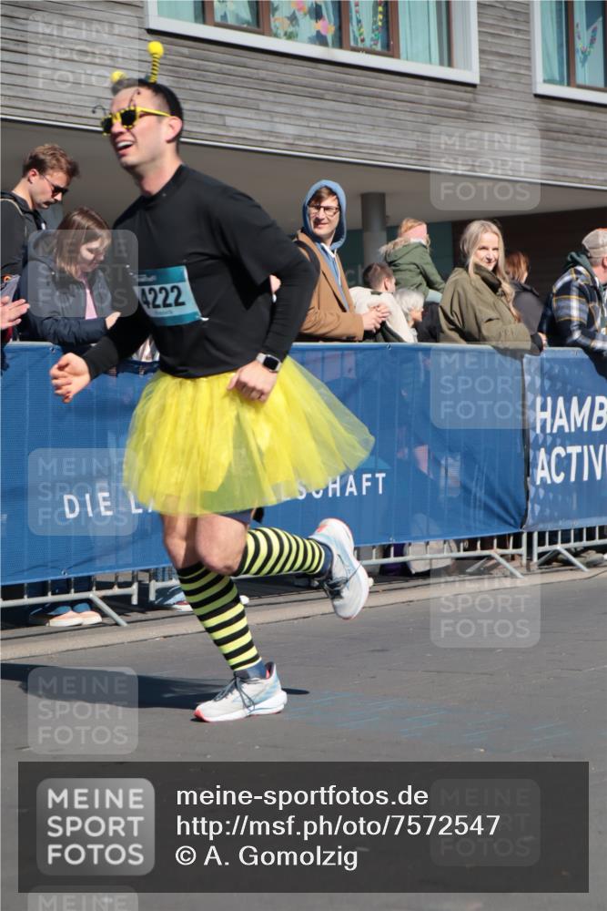 06.04.2025 - 44. Internationalen Wilhelmsburger Insellauf A. Gomolzig http://msf.ph/oto/7572547 06.04.2025 10:43:59 Ziel 4222, 5063 meine-sportfotos.de