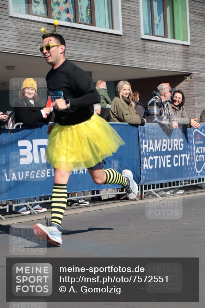 06.04.2025 - 44. Internationalen Wilhelmsburger Insellauf A. Gomolzig http://msf.ph/oto/7572551 06.04.2025 10:43:58 Ziel 4222, 4509, 5063 meine-sportfotos.de
