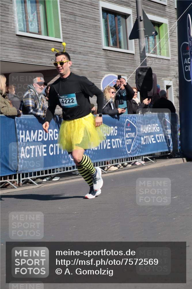06.04.2025 - 44. Internationalen Wilhelmsburger Insellauf A. Gomolzig http://msf.ph/oto/7572569 06.04.2025 10:43:58 Ziel 4222, 4509, 5063 meine-sportfotos.de