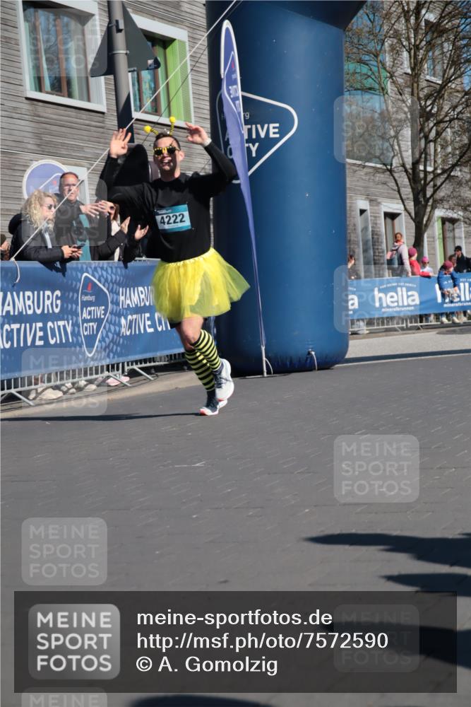 06.04.2025 - 44. Internationalen Wilhelmsburger Insellauf A. Gomolzig http://msf.ph/oto/7572590 06.04.2025 10:43:57 Ziel 4222, 4509, 5063 meine-sportfotos.de