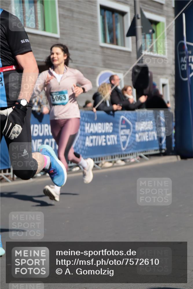 06.04.2025 - 44. Internationalen Wilhelmsburger Insellauf A. Gomolzig http://msf.ph/oto/7572610 06.04.2025 10:43:55 Ziel 3219, 4222, 4509, 5063 meine-sportfotos.de