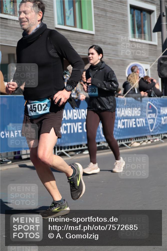 06.04.2025 - 44. Internationalen Wilhelmsburger Insellauf A. Gomolzig http://msf.ph/oto/7572685 06.04.2025 10:43:46 Ziel 3219, 3268, 3380, 4144, 4476, 4502, 4536 meine-sportfotos.de