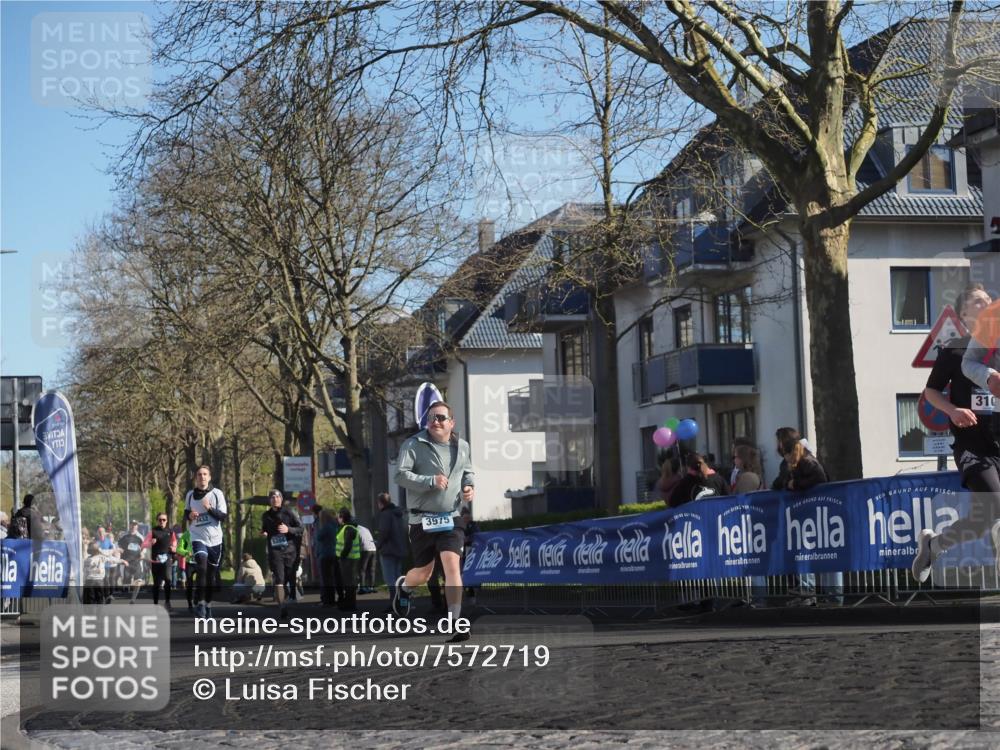 06.04.2025 - 44. Internationalen Wilhelmsburger Insellauf Luisa Fischer http://msf.ph/oto/7572719 06.04.2025 10:41:24 Ziel 13, 3432, 3975, 310 meine-sportfotos.de