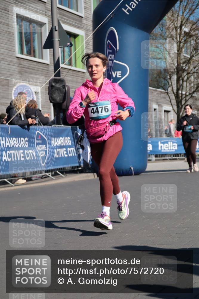 06.04.2025 - 44. Internationalen Wilhelmsburger Insellauf A. Gomolzig http://msf.ph/oto/7572720 06.04.2025 10:43:42 Ziel 3380, 4476, 4502, 4536 meine-sportfotos.de