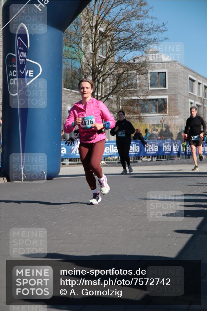 06.04.2025 - 44. Internationalen Wilhelmsburger Insellauf A. Gomolzig http://msf.ph/oto/7572742 06.04.2025 10:43:42 Ziel 3380, 4476, 4502, 4536 meine-sportfotos.de