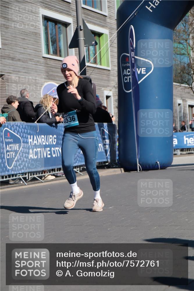 06.04.2025 - 44. Internationalen Wilhelmsburger Insellauf A. Gomolzig http://msf.ph/oto/7572761 06.04.2025 10:43:40 Ziel 3735, 3924, 4476, 4502, 4536 meine-sportfotos.de