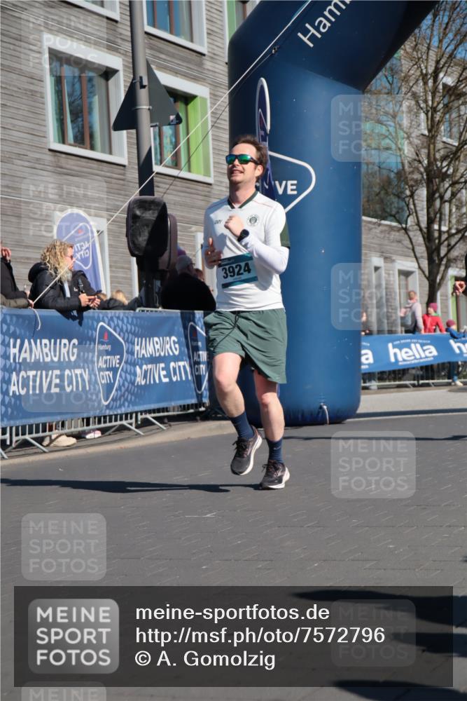 06.04.2025 - 44. Internationalen Wilhelmsburger Insellauf A. Gomolzig http://msf.ph/oto/7572796 06.04.2025 10:43:34 Ziel 3735, 3821, 3924, 4446 meine-sportfotos.de
