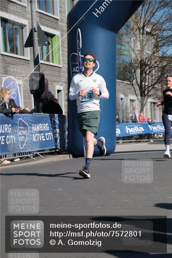 06.04.2025 - 44. Internationalen Wilhelmsburger Insellauf A. Gomolzig http://msf.ph/oto/7572801 06.04.2025 10:43:34 Ziel 3735, 3821, 3924, 4446 meine-sportfotos.de