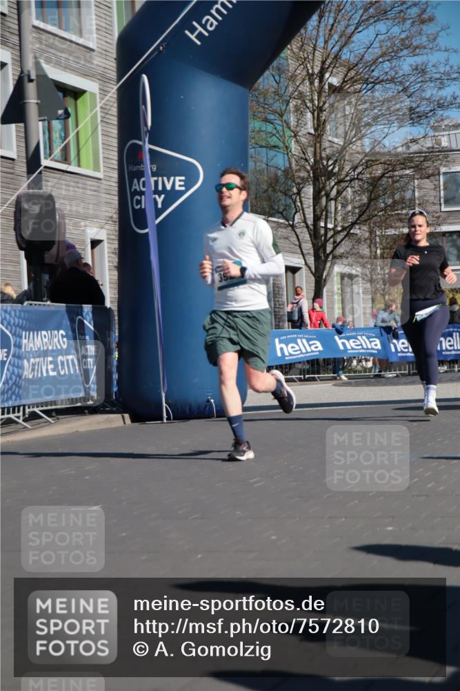 06.04.2025 - 44. Internationalen Wilhelmsburger Insellauf A. Gomolzig http://msf.ph/oto/7572810 06.04.2025 10:43:34 Ziel 3735, 3821, 3924, 4446 meine-sportfotos.de