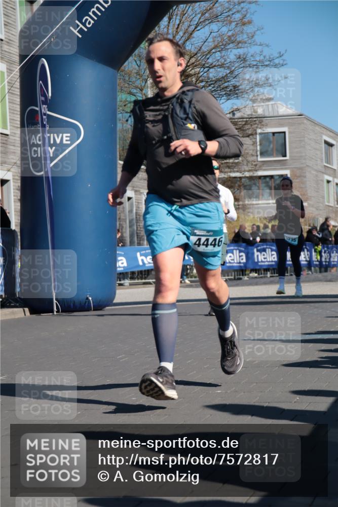 06.04.2025 - 44. Internationalen Wilhelmsburger Insellauf A. Gomolzig http://msf.ph/oto/7572817 06.04.2025 10:43:33 Ziel 3735, 3821, 3924, 4395, 4446 meine-sportfotos.de