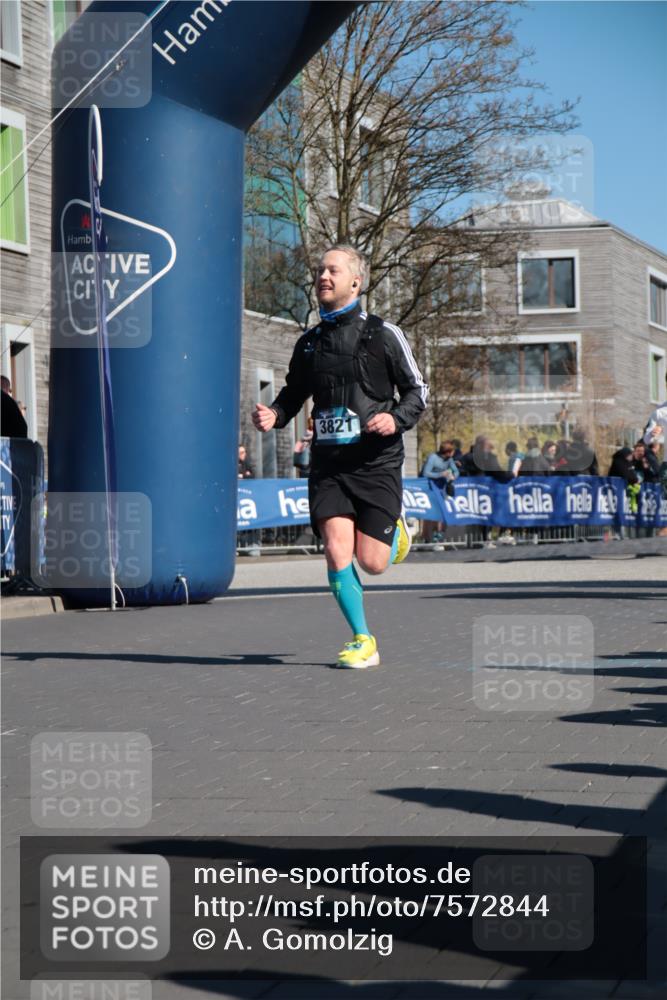 06.04.2025 - 44. Internationalen Wilhelmsburger Insellauf A. Gomolzig http://msf.ph/oto/7572844 06.04.2025 10:43:30 Ziel 3735, 3821, 3827, 3924, 4395, 4446 meine-sportfotos.de