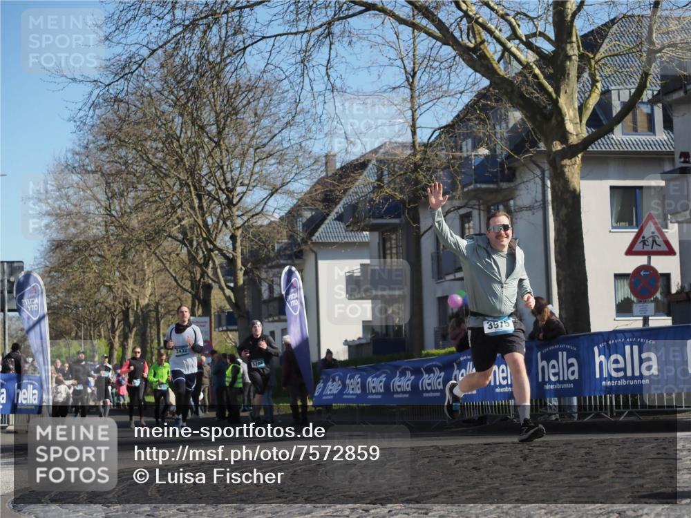 06.04.2025 - 44. Internationalen Wilhelmsburger Insellauf Luisa Fischer http://msf.ph/oto/7572859 06.04.2025 10:41:25 Ziel 3432, 5204, 3975 meine-sportfotos.de