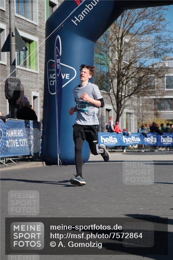 06.04.2025 - 44. Internationalen Wilhelmsburger Insellauf A. Gomolzig http://msf.ph/oto/7572864 06.04.2025 10:43:27 Ziel 3158, 3821, 3827, 4395, 4446 meine-sportfotos.de