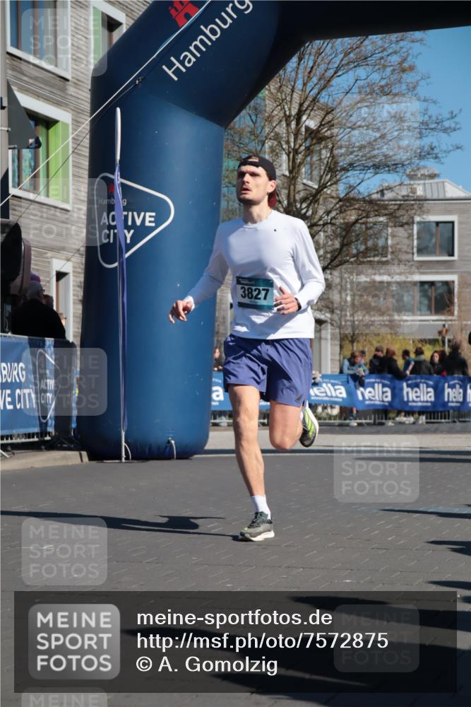 06.04.2025 - 44. Internationalen Wilhelmsburger Insellauf A. Gomolzig http://msf.ph/oto/7572875 06.04.2025 10:43:25 Ziel 3158, 3706, 3821, 3827, 4395 meine-sportfotos.de