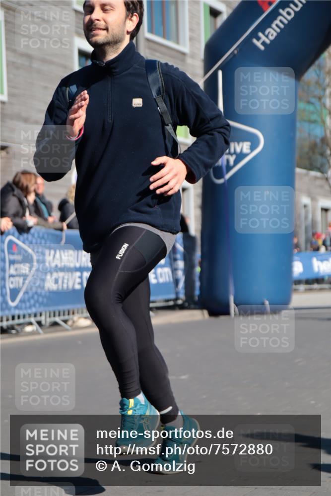 06.04.2025 - 44. Internationalen Wilhelmsburger Insellauf A. Gomolzig http://msf.ph/oto/7572880 06.04.2025 10:43:23 Ziel 3158, 3706, 3717, 3827, 4395, 4614 meine-sportfotos.de