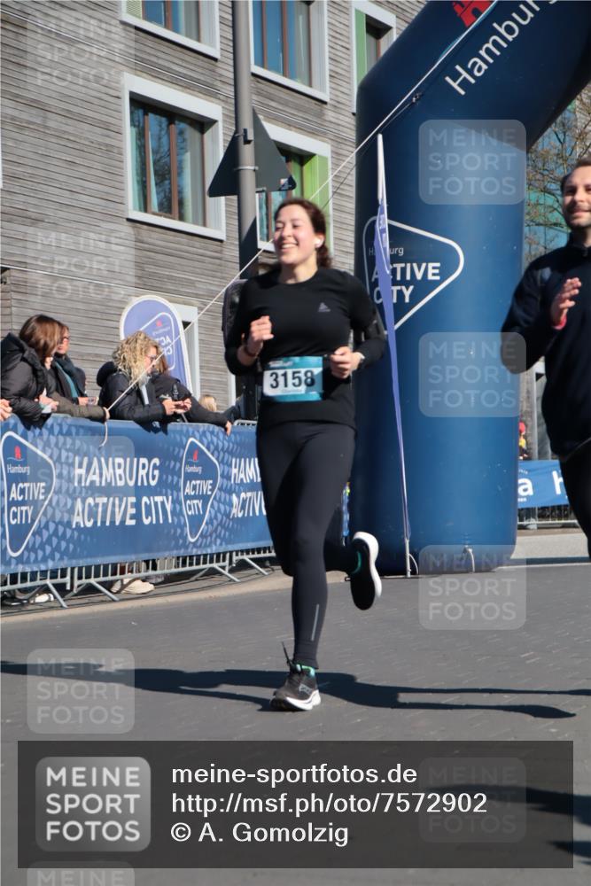 06.04.2025 - 44. Internationalen Wilhelmsburger Insellauf A. Gomolzig http://msf.ph/oto/7572902 06.04.2025 10:43:22 Ziel 3158, 3706, 3717, 3827, 4395, 4614 meine-sportfotos.de