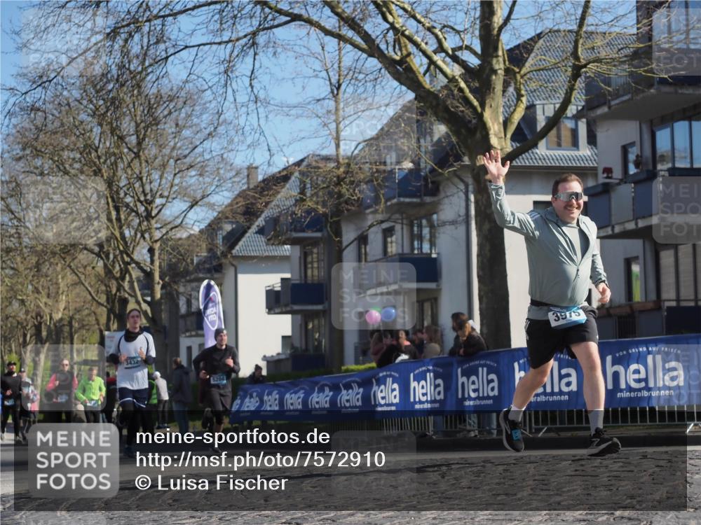 06.04.2025 - 44. Internationalen Wilhelmsburger Insellauf Luisa Fischer http://msf.ph/oto/7572910 06.04.2025 10:41:26 Ziel 3432, 3575, 5204 meine-sportfotos.de