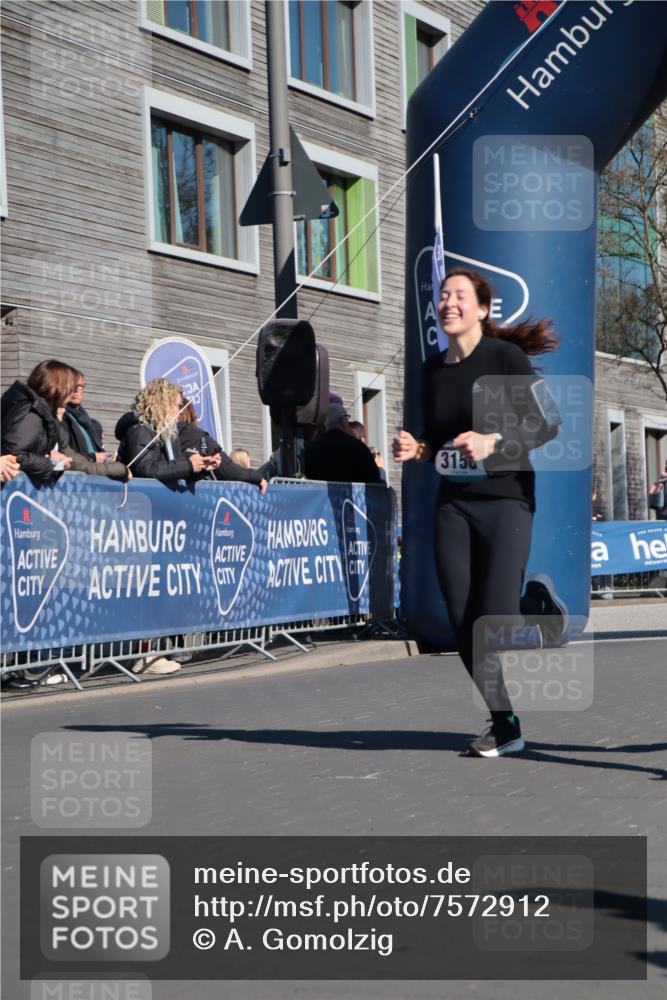 06.04.2025 - 44. Internationalen Wilhelmsburger Insellauf A. Gomolzig http://msf.ph/oto/7572912 06.04.2025 10:43:22 Ziel 3158, 3706, 3717, 3827, 4395, 4614 meine-sportfotos.de