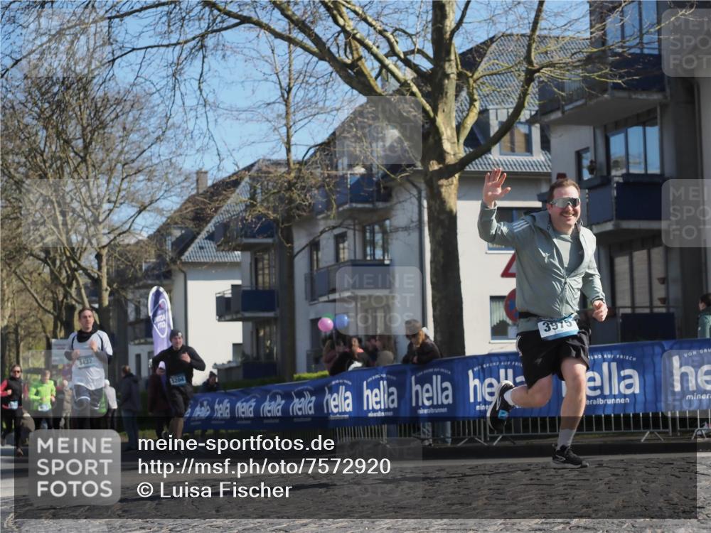 06.04.2025 - 44. Internationalen Wilhelmsburger Insellauf Luisa Fischer http://msf.ph/oto/7572920 06.04.2025 10:41:26 Ziel 3432, 3975, 5204 meine-sportfotos.de
